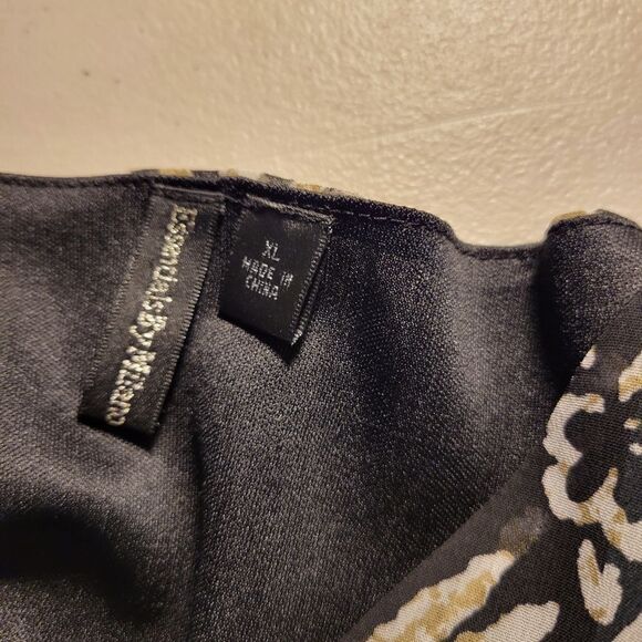 "Essentials by Milano " Woman's Short Sleeve Blouse Size:XL Button front Pre-own - Picture 4 of 6